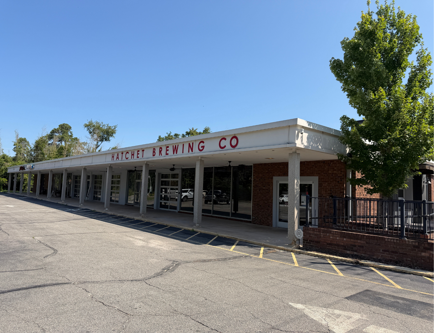 1 490 SW Broad St Exterior