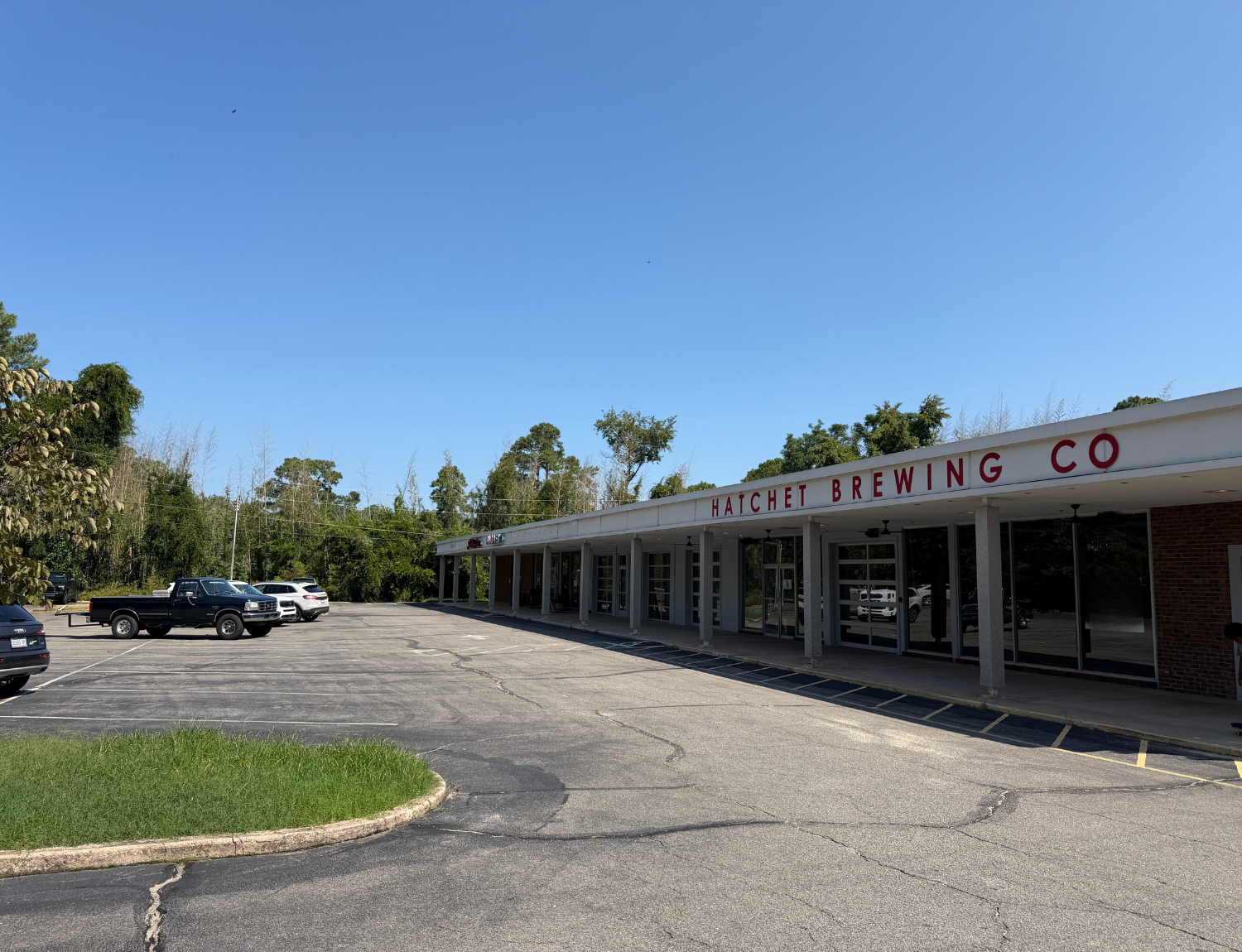 3 490 SW Broad St Exterior